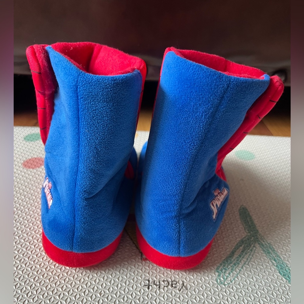 MARVEL SPIDERMAN BOOT SLIPPERS KIDS SIZE M 9/10 RED, BLUE, BLACK - Picture 3 of 7